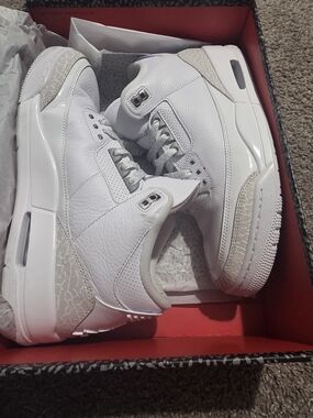 Jordan Men's White and Light Gray Retro Basketball Sneakers Size 9 Men